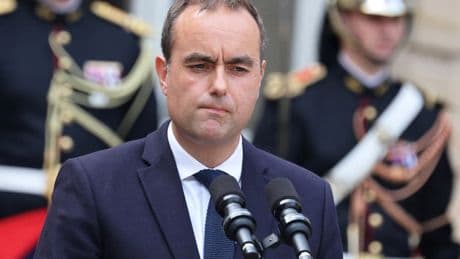 Sébastien Lecornu va signer un décret pour encadrer les avantages des anciens membres du gouvernement