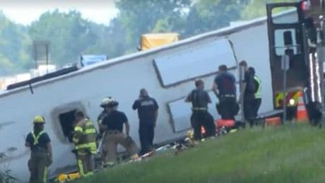 Bus di turisti di ritorno dalle cascate del Niagara si ribalta nello Stato di New York: 5 vittime