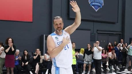 Milli basketbolcu Oğuz Savaş, parkelere veda etti