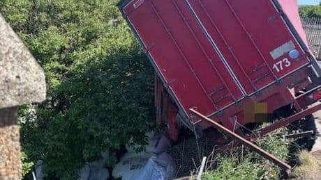Lorry 'inches away' from plunging over railway ridge in Ayr as emergency services rush to scene