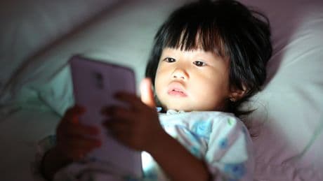 À partir de ce jeudi, il sera formellement interdit d’exposer les enfants de moins de 3 ans aux écrans dans les crèches