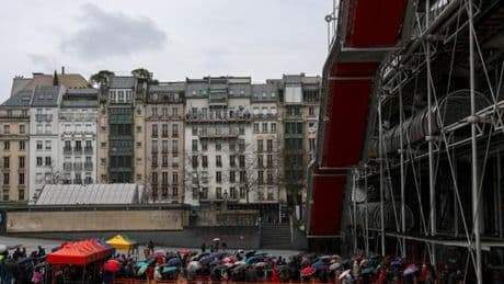 « Les lieux culturels financés par de l’argent public doivent-ils présenter en priorité des créateurs français ? »
