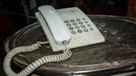 Bundesnetzagentur: Immer weniger Telefonate über Festnetz und Mobilfunk