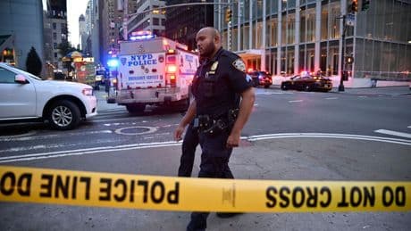 Un joven asalta la sede de la NFL en Nueva York dejando cuatro muertos y apunta a la liga en su nota de suicidio: "Me provocó ETC, estudien mi cerebro"