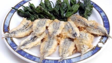 Una taberna con 80 años llena de clásicos donde se mezclan currelas al menú, poteadores, familias de pintxo y fieles al bocata