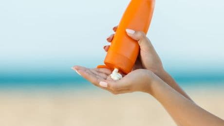 Dermatologist shares correct amount of sunscreen to use during a heatwave