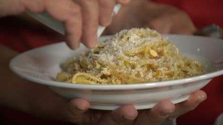 Simply Delicious Recipe: Spaghetti with Honey and Crispy Breadcrumbs