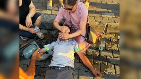 Altınoluk'ta Balpark işçisi sıcakta çalışırken bayıldı
