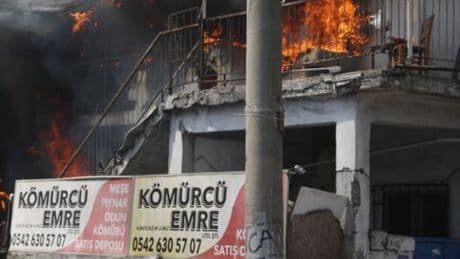Evini yaktı! "Gençliğimi de yaktım"