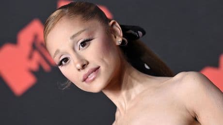 Ariana Grande Wins Video Of The Year At MTV VMAs, Thanks Her Therapist