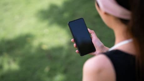 You’re accidentally killing phone signal by holding mobile wrong & ignoring clever settings tweak, experts warn