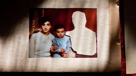 Kunstprojekt: Ausgeschnitten: Wie eine Fotografin ihren verschollenen Vater aufspürte