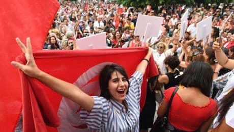Faciliter les divorces en Tunisie ? Une initiative qui “ébranle les acquis des femmes”