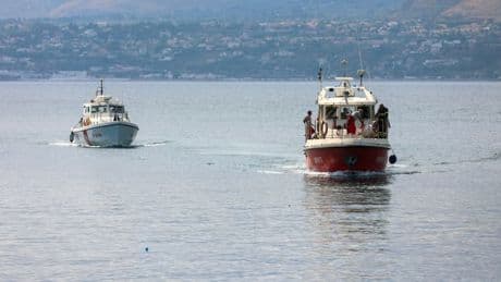 Grues géantes, drones... Spectaculaire opération en Sicile pour sortir l'épave du superyacht Bayesian