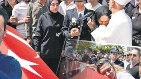 İzmir şehitlerine veda! Babadan oğluna son görev