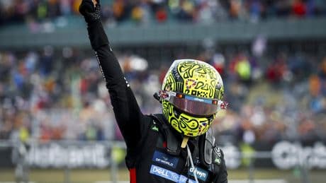 Lando Norris wint krankzinnige Grand Prix op Silverstone, wéér een baaldag voor spinnende Max Verstappen