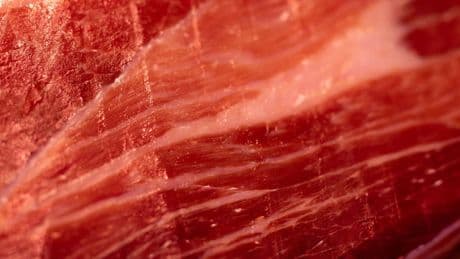Weiße Punkte im Serrano-Schinken: Das steckt hinter dem Phänomen