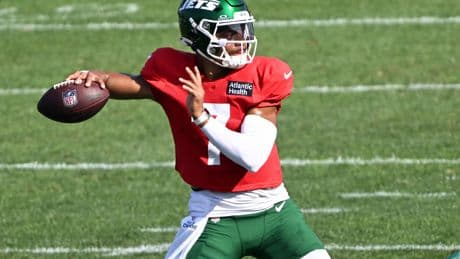 Justin Fields showing no ill affects from his dislocated toe
