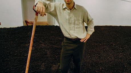 Bill Dilworth, Caretaker of ‘The New York Earth Room,’ Is Dead at 70