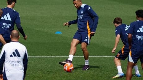 Mbappé calibra la mira del fusil en la última salida de Carletto