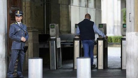 Stipendi statali, salta il tetto di 240mila euro all'anno. La Consulta: «Norma illegittima»