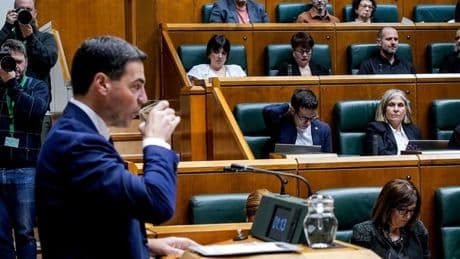 El Parlamento vasco se apaga