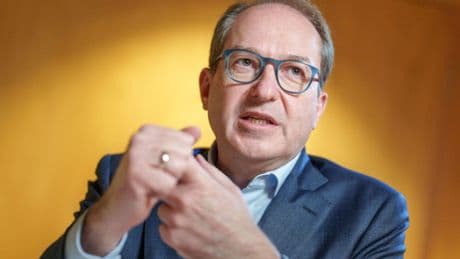 Debatte über Verbotsverfahren: Dobrindt will AfD „wegregieren“