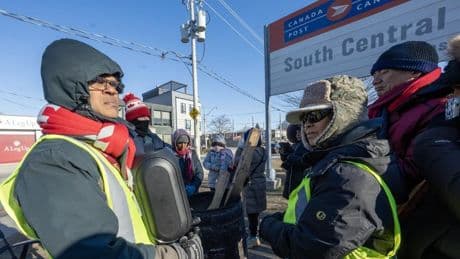 As another Canada Post strike looms, here’s what you need to know