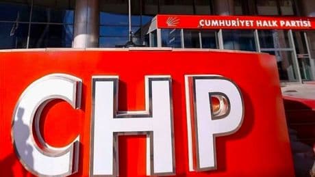 CHP kulislerinde komisyon eleştirilerine yanıt: Bizim olduğumuz yerde cumhuriyetin temel ilkeleri tartışılmaz, anayasa değişikliği konuşulmaz