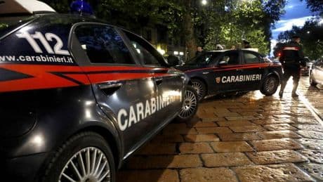"Perché mi guardi?". E lo straniero prende a testate un minorenne