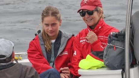 Juan Carlos I invita a su familia y amigos en Sanxenxo a percebes, sardinas y jamón
