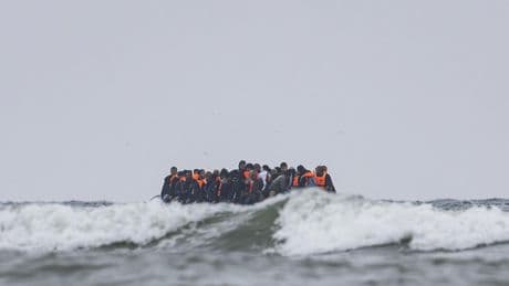 Naufrage de migrants à Lampedusa : les secours continuent de chercher des disparus