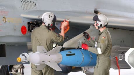 Die Bundeswehr trainiert den Ernstfall: - Luftwaffe schickt Gleitbomben-Jets nach Schweden
