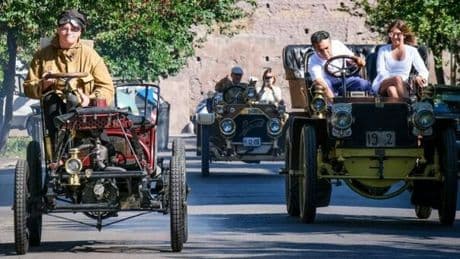 Un secolo di Giubileo raccontato da 16 vetture dell'ASI. Corteo auto storiche ha sfilato per le vie di Roma fino al Vaticano