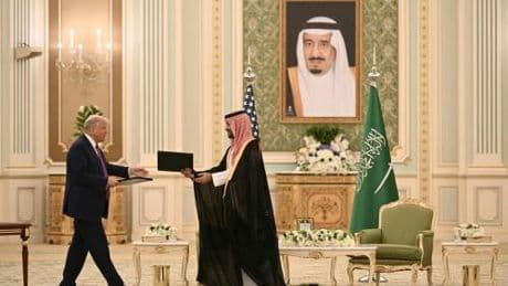 Trump a Riad: armi e affari. I piani su Gaza, Siria e Iran
