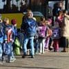 Pankow streicht Busse zum Schwimmunterricht : Eltern sollen einspringen – warmes Mittagessen für Grundschüler fällt aus