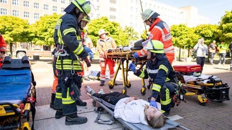 Große Katastrophenübung: Einsatzkräfte simulieren Flugzeugabsturz in Großstadt