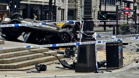 Car veers off road and crashes into fountain at London’s Piccadilly Circus
