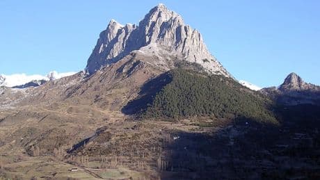 Muere un montañero de 67 años en una caída al vacío en los Pirineos