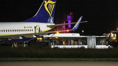 Unwetter: Landung nach Turbulenzen - Passagiere reisen mit Bus weiter
