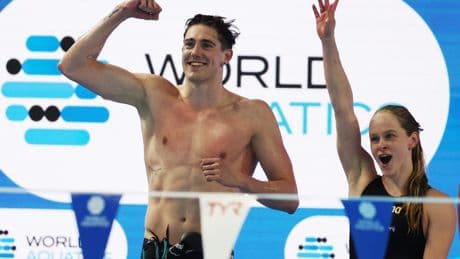 Jacht op goud geopend: gemengde estafettezwemmers op WK met tweede tijd naar finale