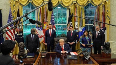 Ruanda acepta recibir a 250 migrantes como parte del plan de deportación de Trump