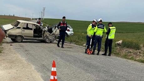 İki otomobil çarpıştı: 1 ölü, 3 yaralı