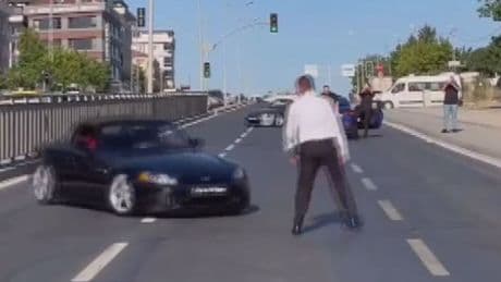 Arnavuköy'de trafikte drift atan grup kamerada