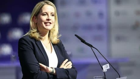 Immobilienwirtschaft: „Weniger Denken, mehr Machen“ – Bauministerin Hubertz verteidigt ihren Wohnungsbauturbo
