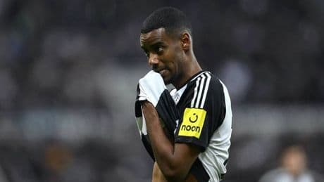 Alexander Isak dealt fresh reality check as Liverpool transfer hits new hurdle