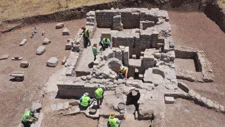 Elazığ'da bir tarlada yaklaşık 1700 yıllık Roma hamamı gün yüzüne çıkarıldı