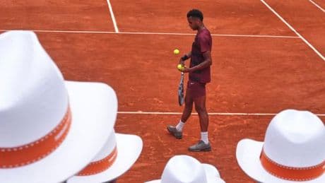 En direct | Roland-Garros 2025 : Giovanni Mpetshi Perricard éliminé, Stefanos Tsitsipas en difficulté