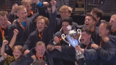 Handballers Aalsmeer overklassen Volendam en winnen zevende beker