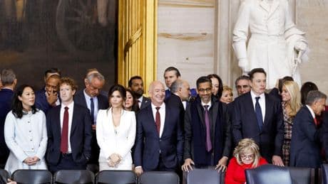 Donald Trump menace l’Europe de sanctions pour défendre ses Big Tech